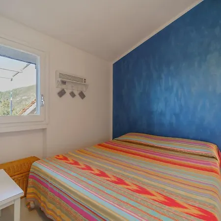 Cala Azzurra A - Goelba Apartmán *